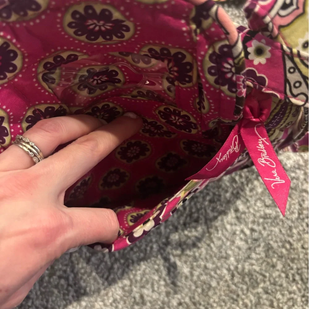 Very Berry Paisley Vera Bradley Pink Crossbody Bag Like New - Picture 6 of 6